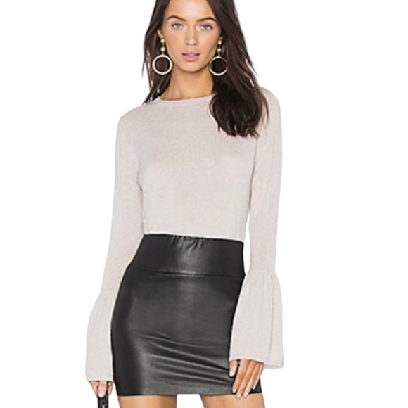 Carmen Marc Valvo Sweaters - New Carmen Marc Valvo Beige Ribbed Bell Sleeve Sweater Size Small